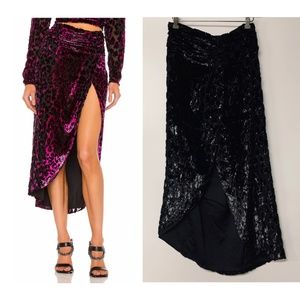 - NEW DUNDAS Courtney Midi Skirt Black BX8